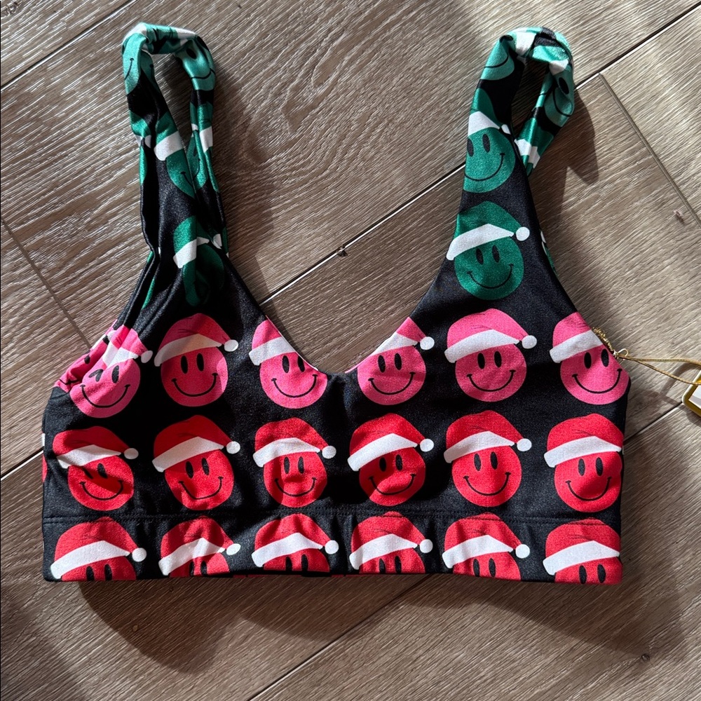GOLDSHEEP NWT santa hat smiley face design workout top 
Great for Christmas